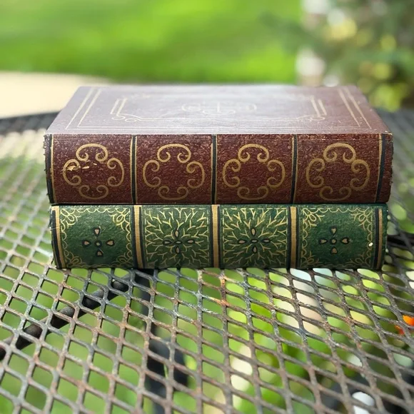 Vintage Decorative faux Book Set in Green and Burgundy - Picture 3 of 10